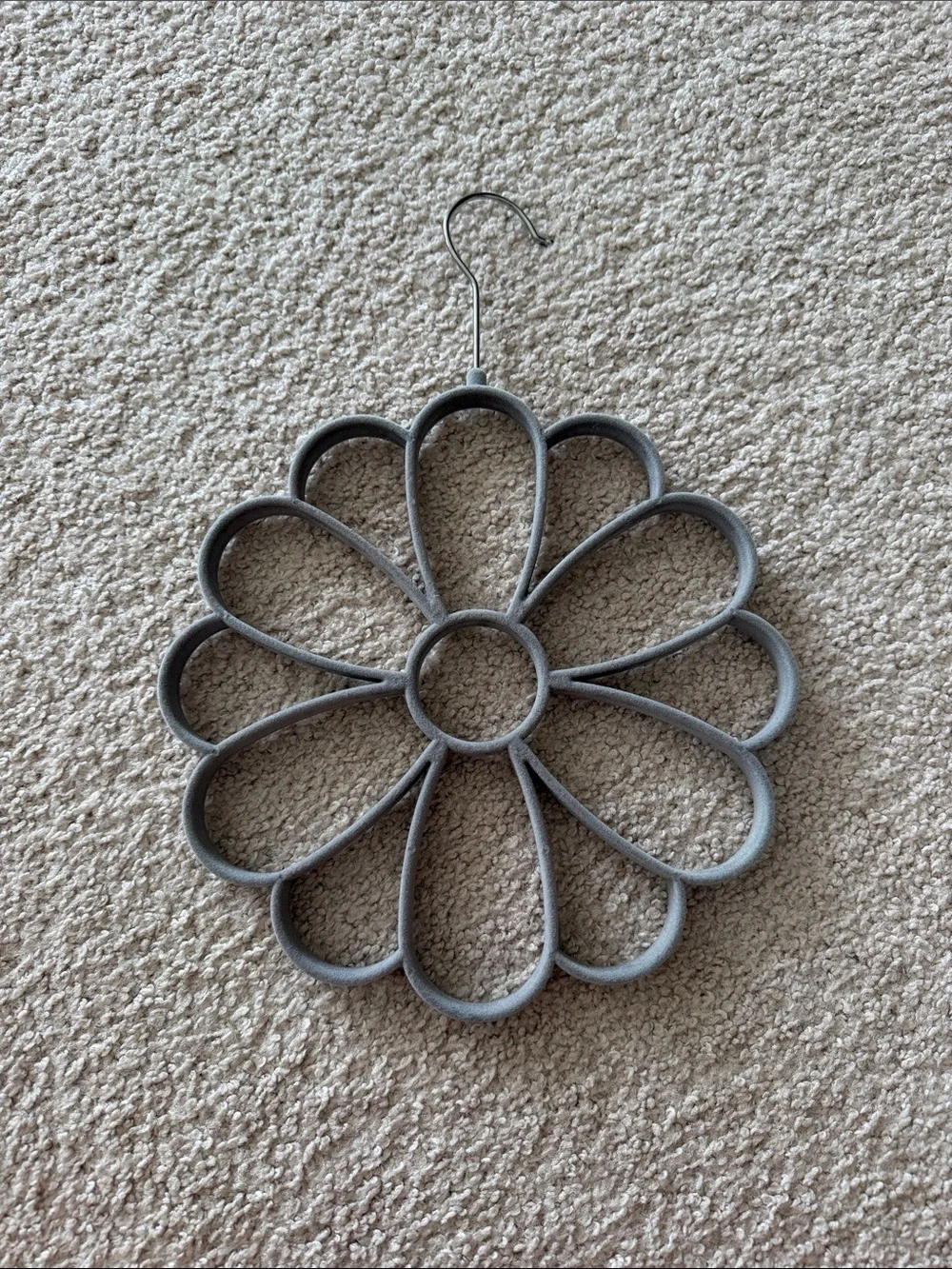 Flower Scarf & Belt Organizer - Gray